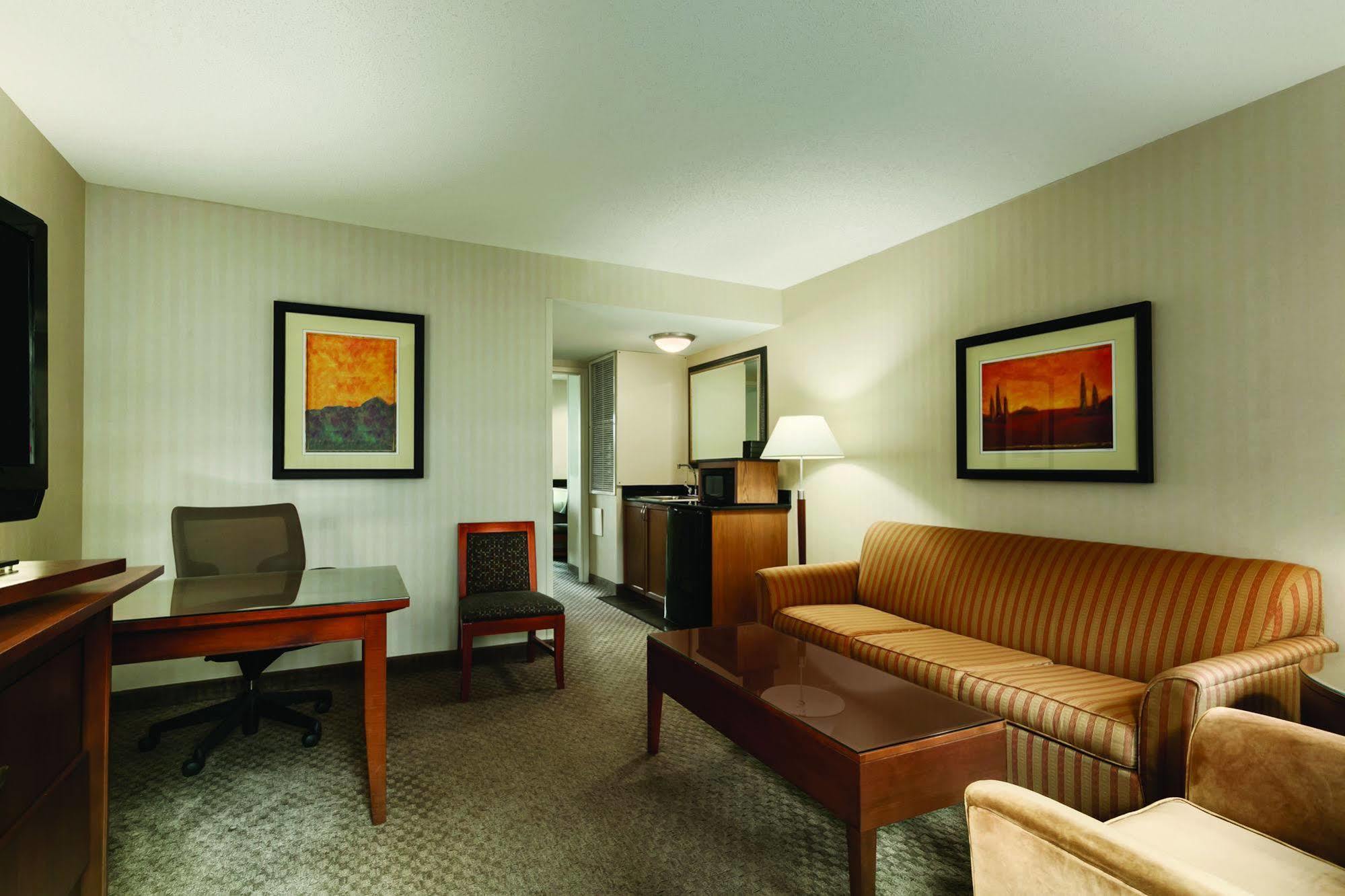 Hotel Embassy By Hilton North Loudoun